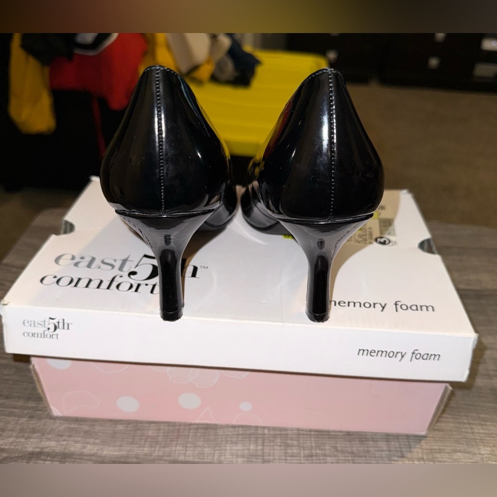 East 5th Classic Black Heels - Picture 3 of 5